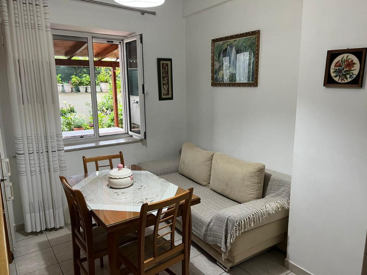 Goni Guest House Sarandë エクステリア 写真