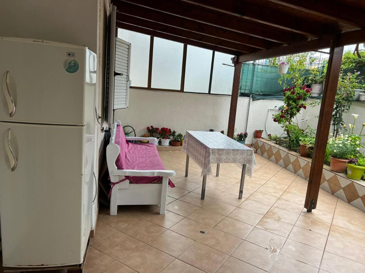 Goni Guest House Sarandë エクステリア 写真