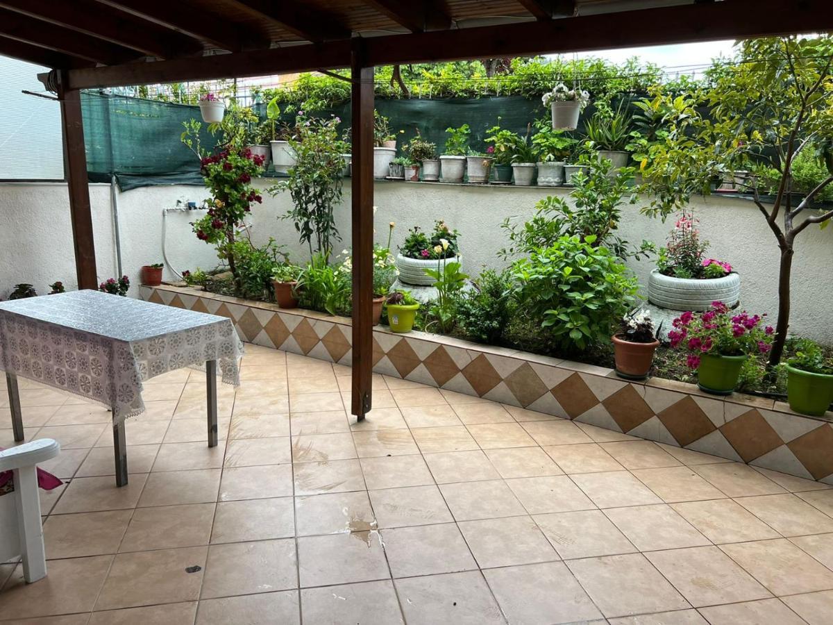 Goni Guest House Sarandë エクステリア 写真