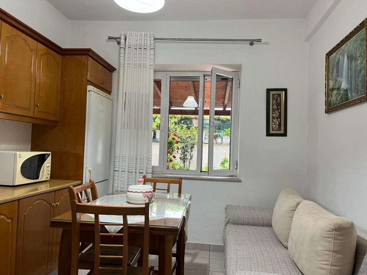 Goni Guest House Sarandë エクステリア 写真