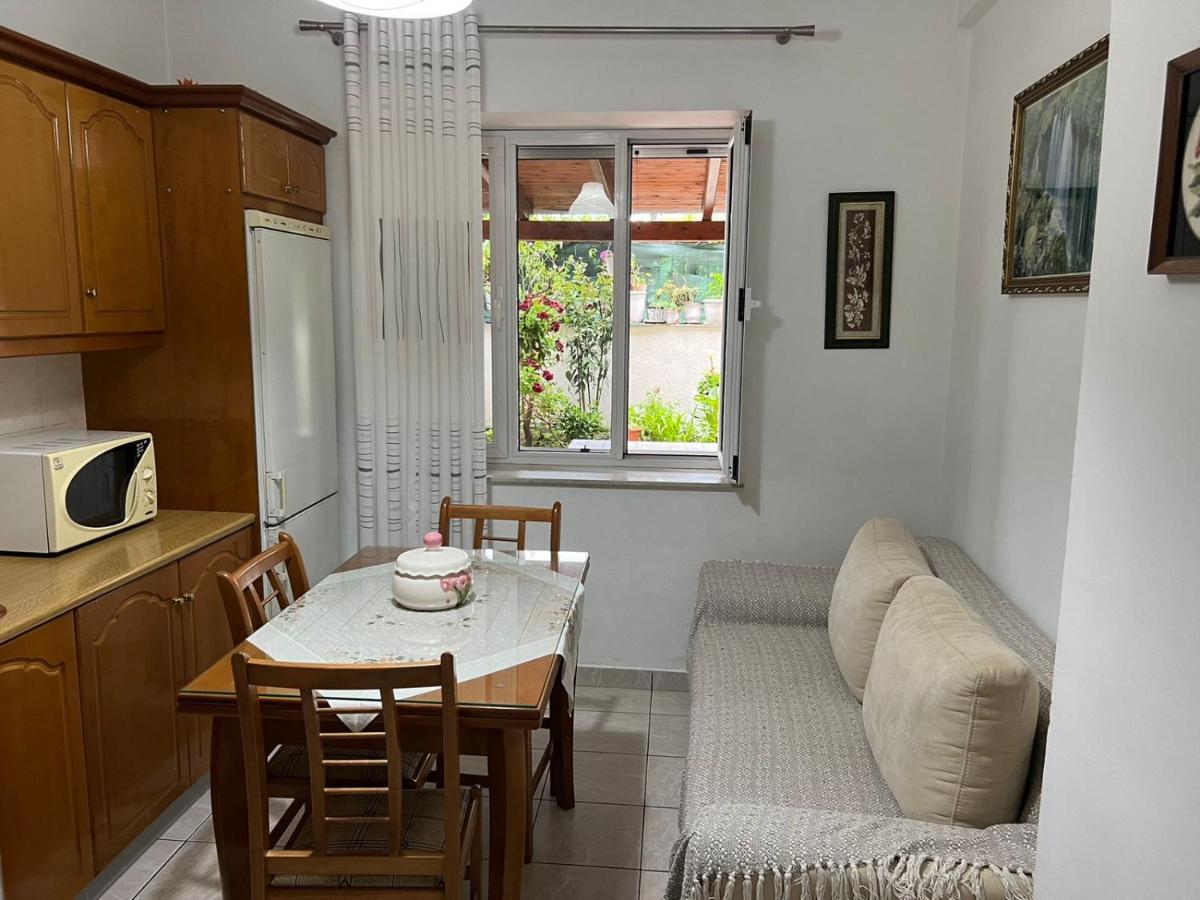 Goni Guest House Sarandë エクステリア 写真