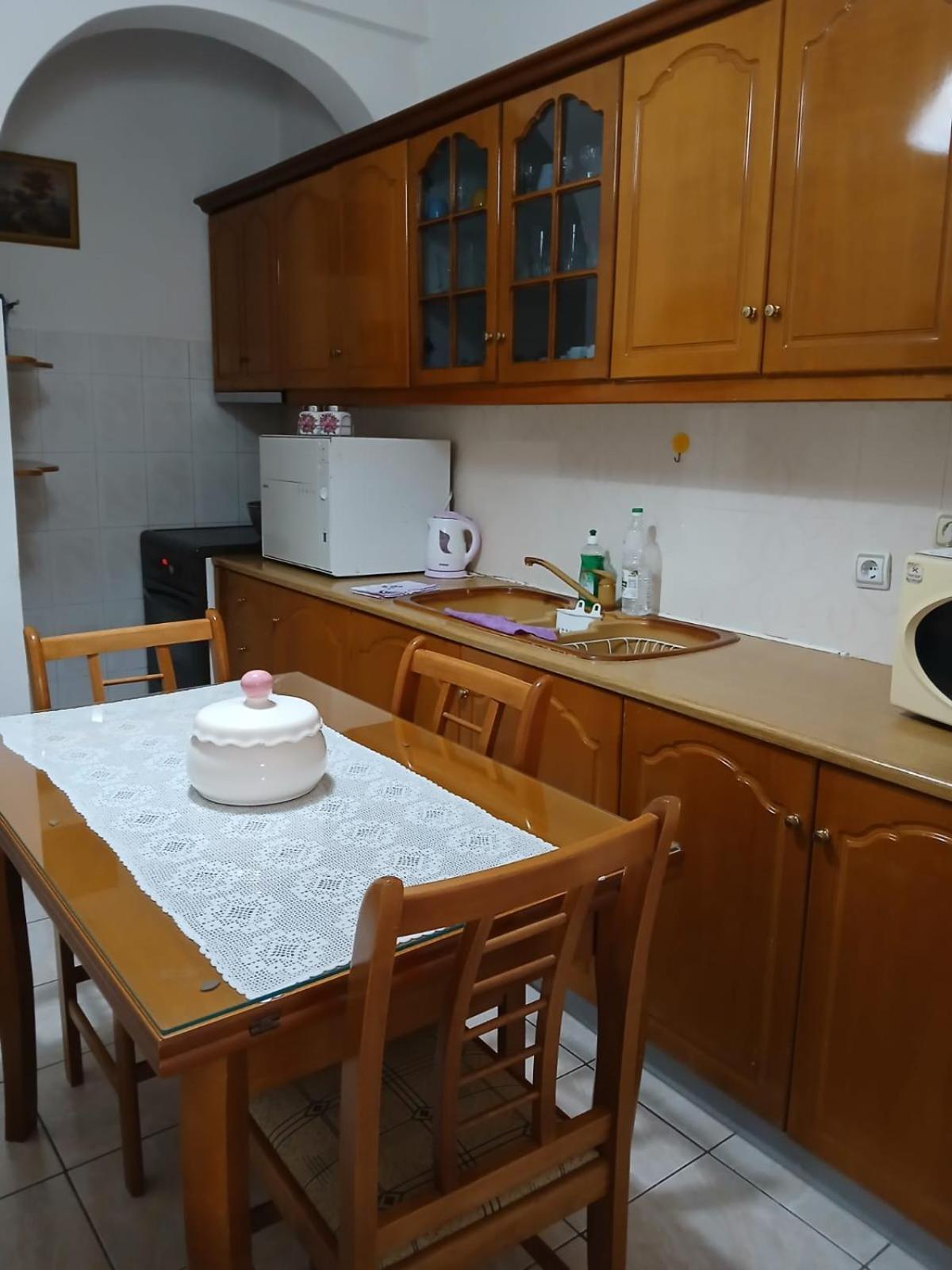 Goni Guest House Sarandë エクステリア 写真