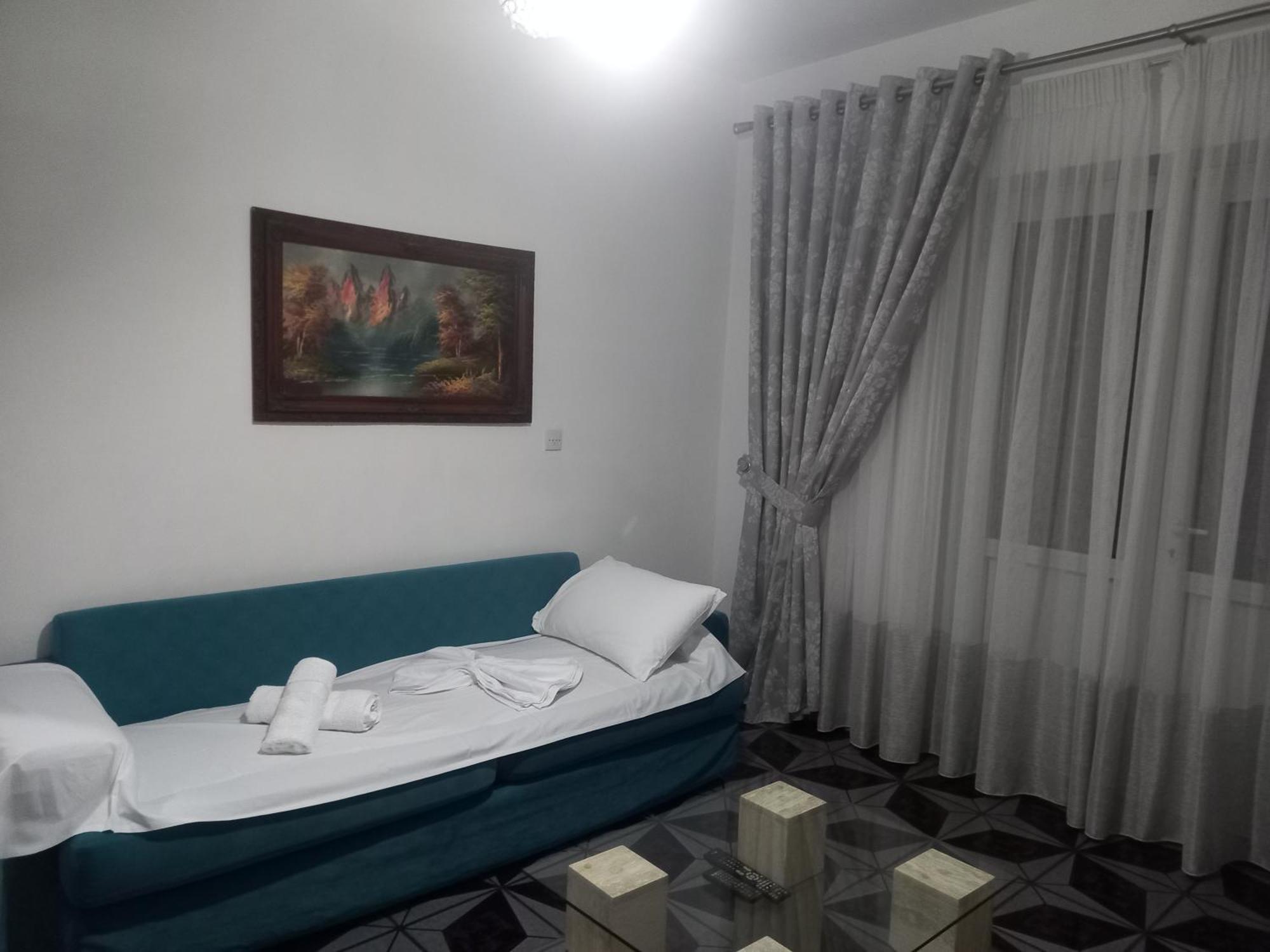 Goni Guest House Sarandë エクステリア 写真